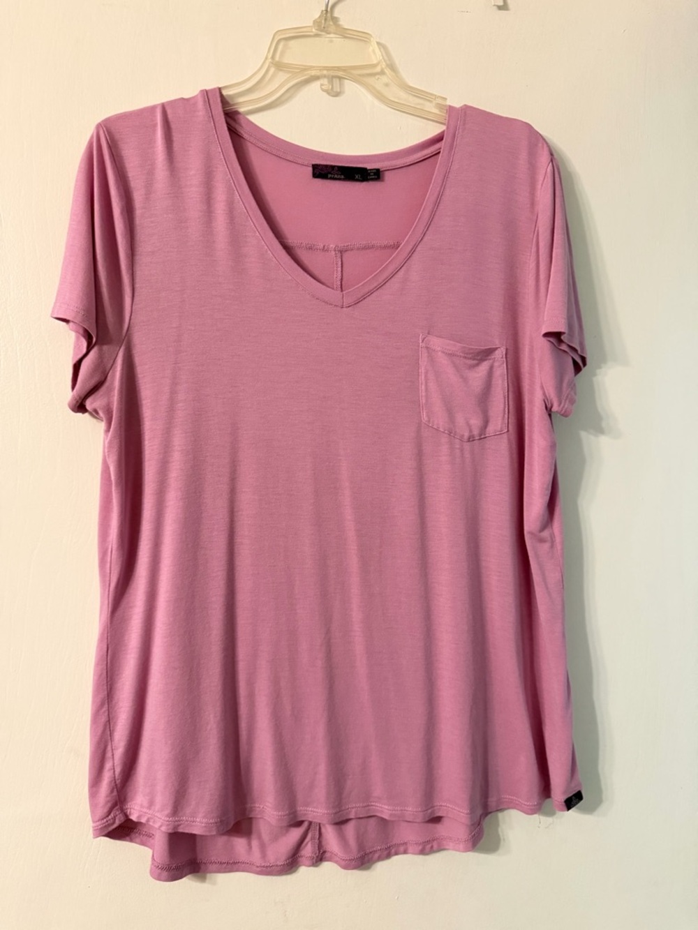 Prana Soft V-Neck Pocket Tee in Dusty Pink Sz L